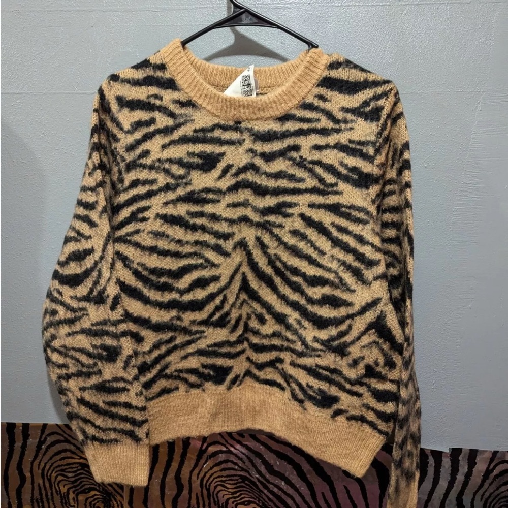 H&M  Leopard Print Crew Neck Sweater - Size M